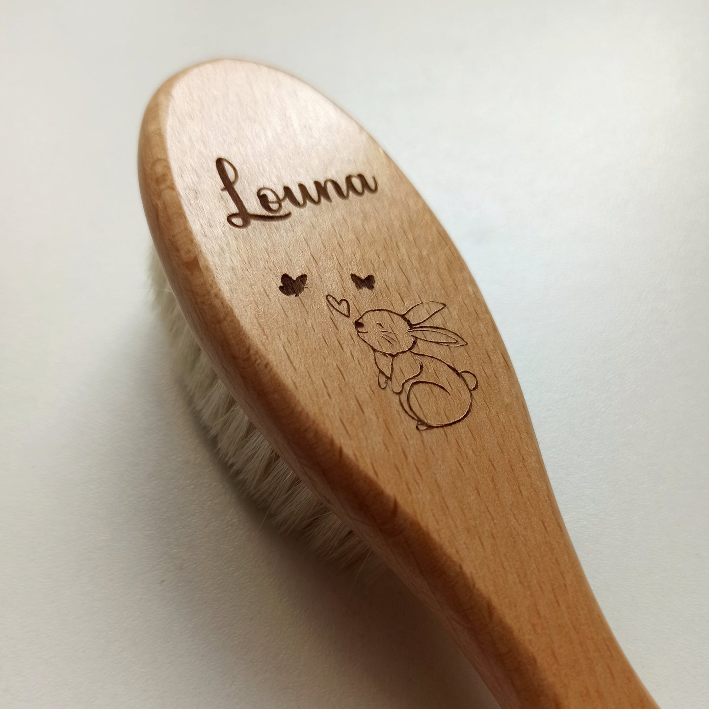 Personalisierte Haarbürste aus Holz mit weichen Borsten