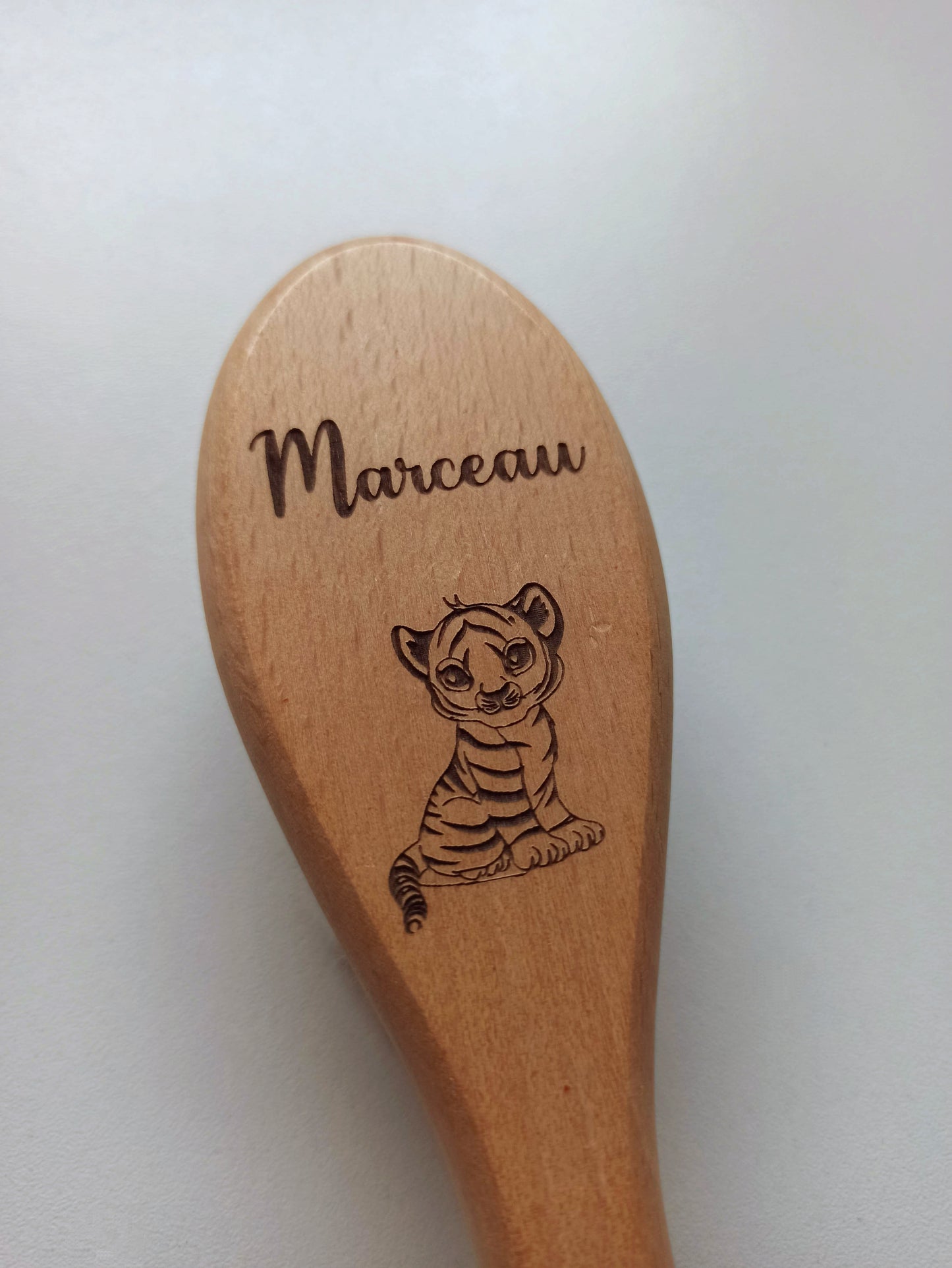 Personalisierte Haarbürste aus Holz mit weichen Borsten