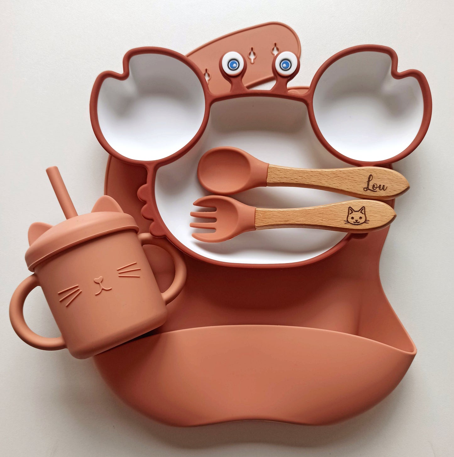 Terracotta crab and personalized cutlery set
