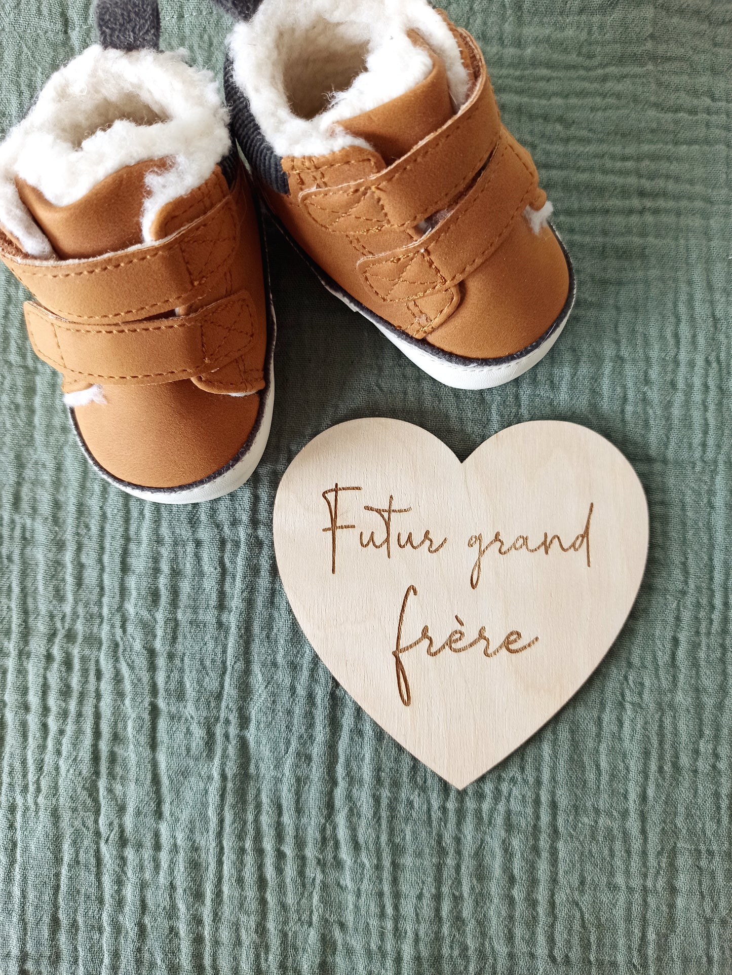 Carte annonce grossesse Coeur Future grande soeur ou frère en bois